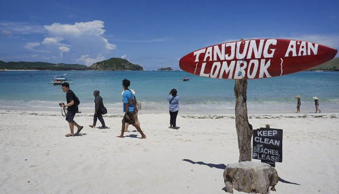 Pantai Tanjung Aan Lombok Tengah