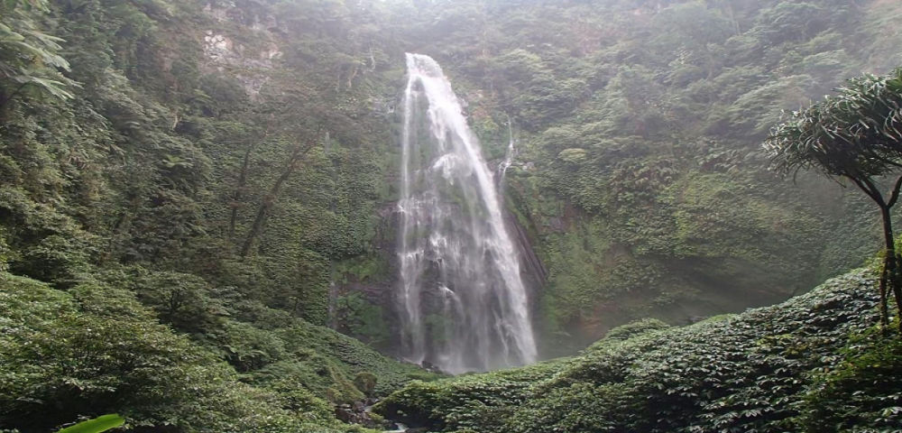 Keindahan Air Terjun Tiu Sekeper