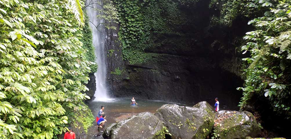 pesona air terjun jeruk manis lombok