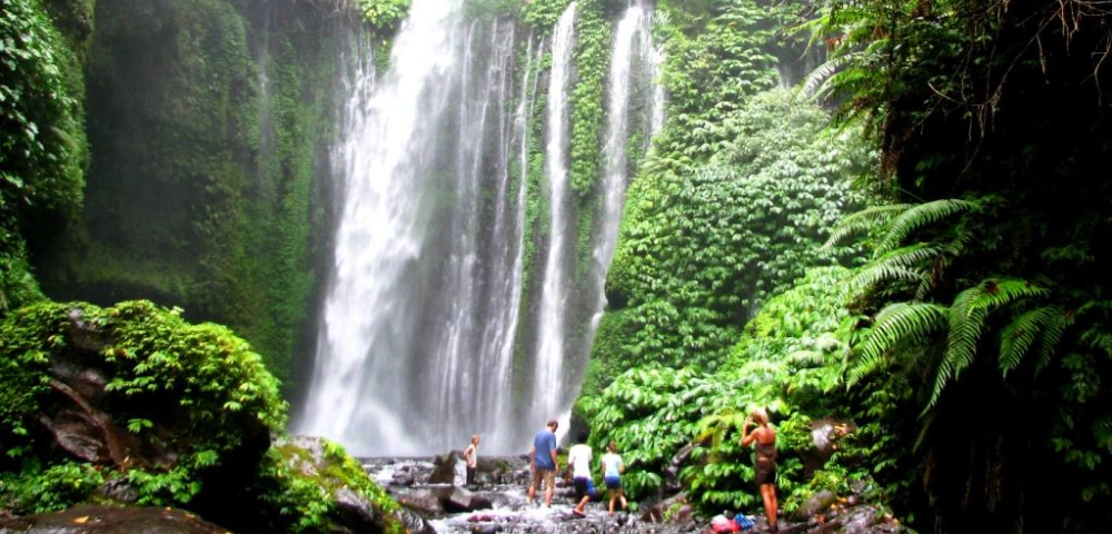 Pesona Air Terjun Tiu Kelep