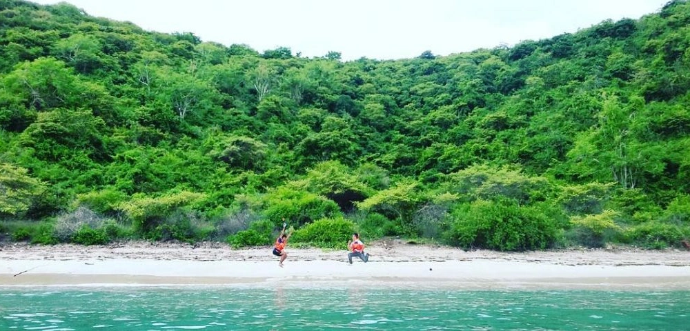 Aktifitas di Pantai Semangkok Lombok