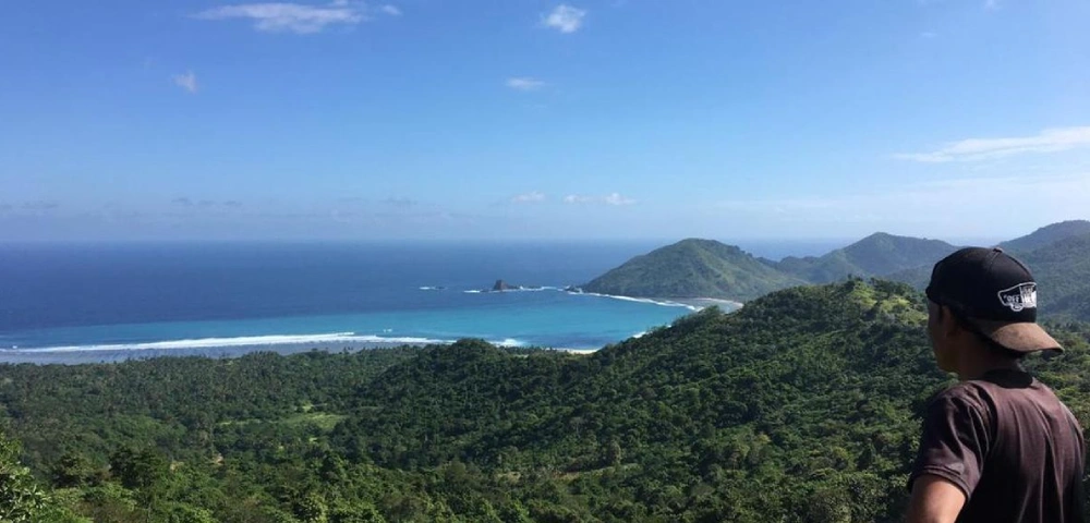 Pantai dan Bukit mekaki di Lombok